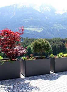 Modern Outdoor Planters: Rectangular Tall Planter Pot 24 h