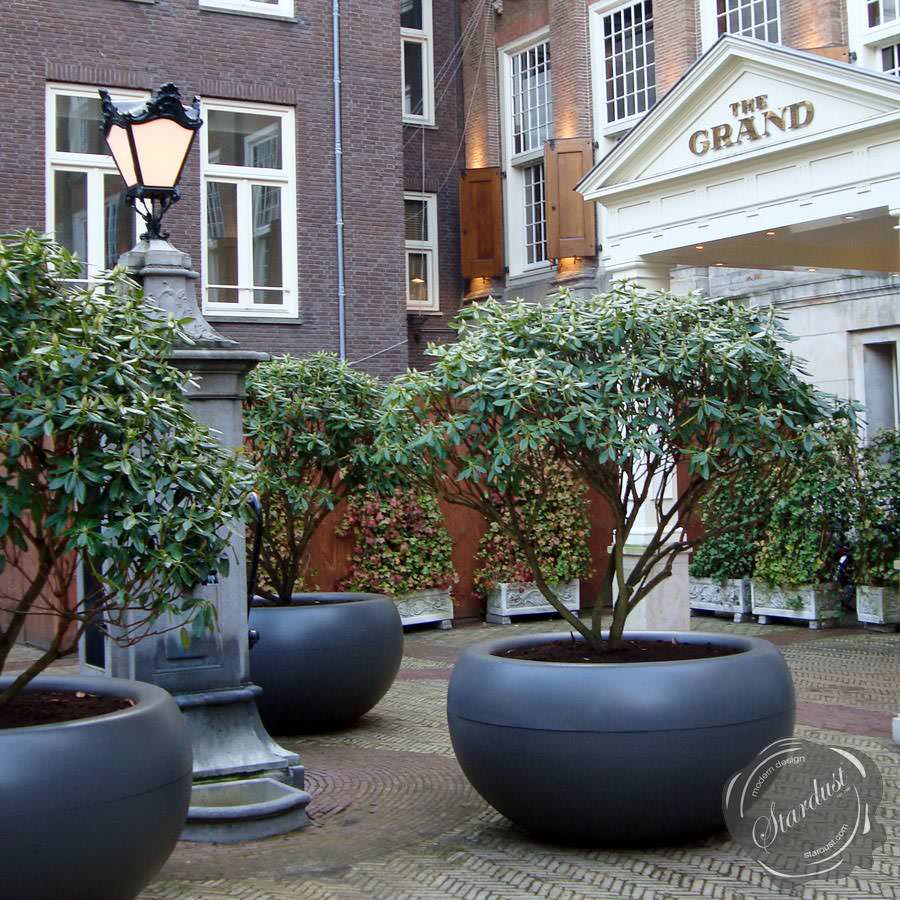 https://www.stardust.com/mm5/graphics/00000001/XXL-Extra-Large-Round-Circular-Planter-Pot-Commercial-Planters-Hotel-xl5.jpg