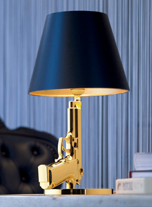 Awakening Print fængelsflugt GUN Bedside Table Lamp in Gold with Black Lamp Shade - FLOS